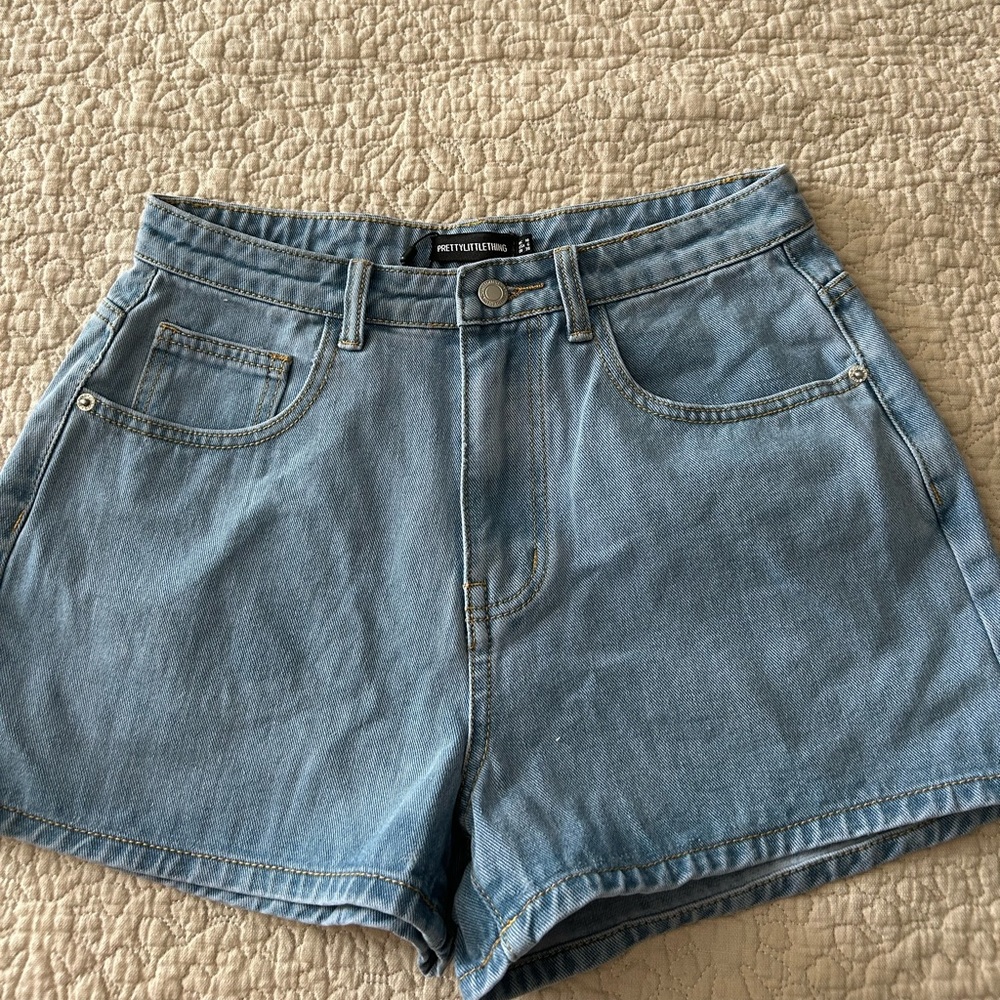 mid blue wash denim mom shorts